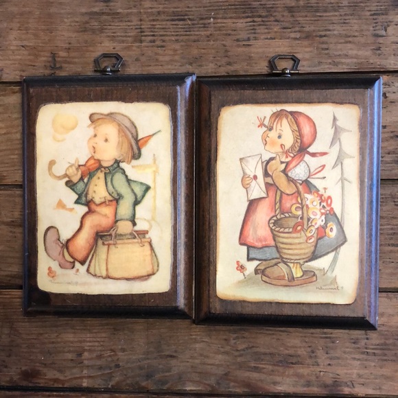 Vintage Hummel "Merry Wanderer" & "Girl w/ a basket" wall hangings - Picture 8 of 9